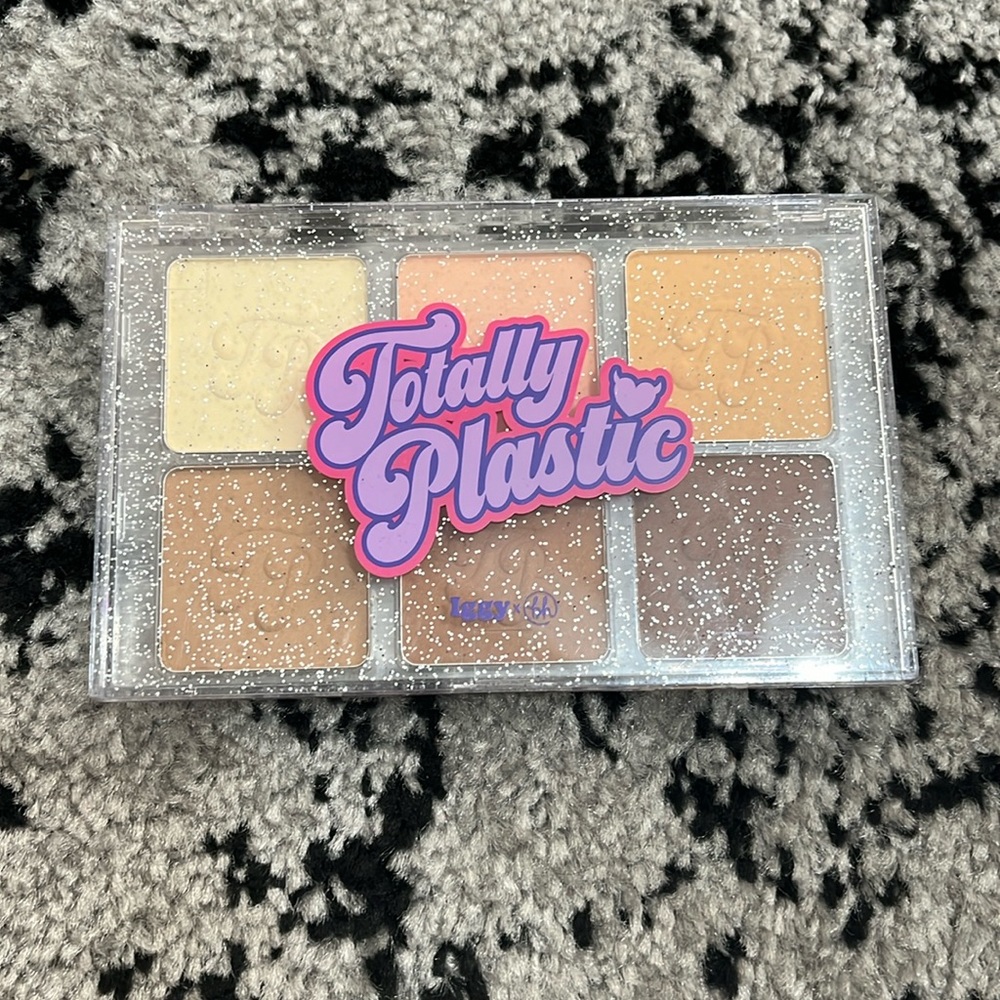 Bh cosmetics totally plastic face palette